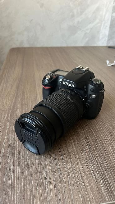 Nikon D80 DSLR fotoaparat + zoom obyektiv - Korpus: Nikon D80 (üst