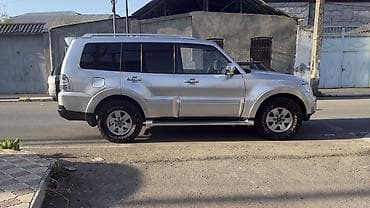 masin sifarisi: Mitsubishi Pajero 5 qapı, gümüşü rəng, tam ölçülü off-road SUV — 1