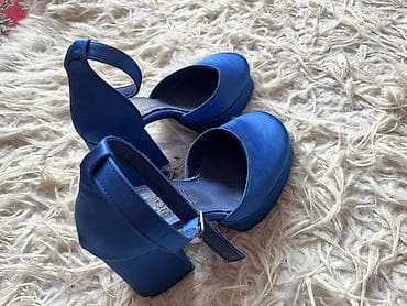 Tuflilər: Mavi rəngli qadın tufliləri

- Rəng: Mavi
-Ölçü:35
-Made in Turkey — 2