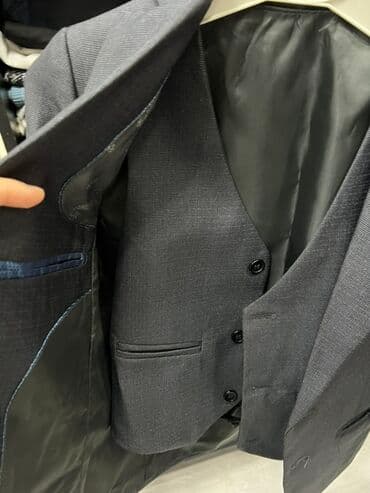 kişi ucun klassik qara kostyum: Kostyum oğlan üçün.7-8 yaş üçün.Razmer 26.
(1 dəfə iştənib) — 3