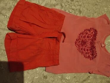 ziyafet geymleri: Məhsul paketi: ayaqqabı və geyim 1) Qırmızı idman ayaqqabıları - — 27