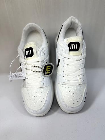smart saat apple: Məhsul: Xiaomi temalı ağ idman ayaqqabısı – SU7 Ultra dizaynı - Rəng — 4