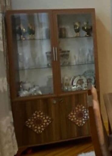 Şüşəli dolab vitrini, Yeni, Ünvandan götürmə