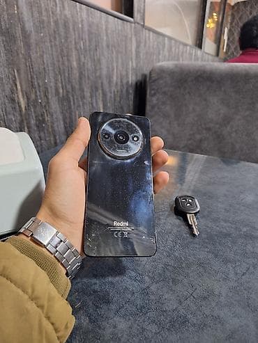 black shark 5: Redmi smartfon Xüsusiyyətlər: - Arxa tərəfdə dairəvi modulda — 3