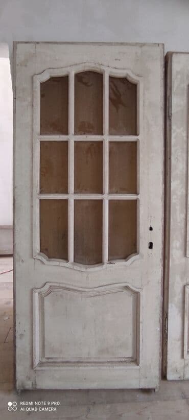Furnitura və aksessuarlar: Qapı, Taxta qapı,Qapı satılır taxtadan ağ rəngli. İki ədəd qapı — 1