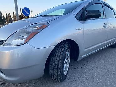 Avtomobil alışı: Toyota Prius (2-ci nəsil) hibrid hetçbek Xüsusiyyətlər: - Hibrid — 2