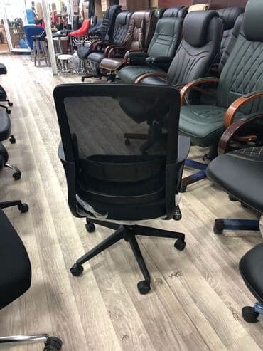 офисные кресла: Новый, С колесиками, Рукояти не регулируются, Ткань — 3