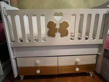 ayı şəkilləri: Oğlan və qız üçün, İşlənmiş, Dördbucaq, Beşik, Dəstsiz, Matras ilə, Yellənmə mexanizmsiz — 1