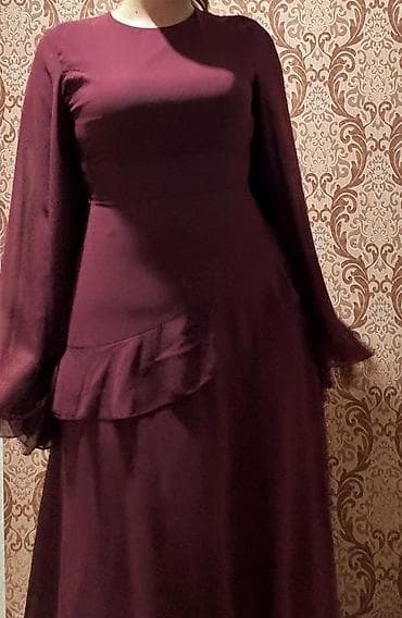 ereb qizili instagram: Etika Fashion brendinin zərif, uzun qırmızı/bordo paltarı. Türkiyədə — 2