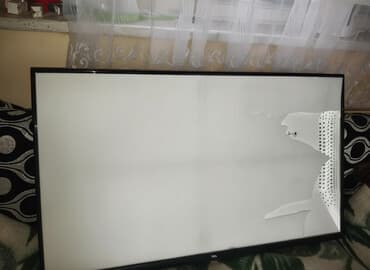 TCL LED televizor – ehtiyat hissələri üçün.televzorun ekrani sinib ama