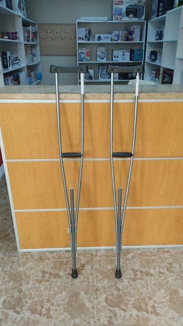 Yerimək üçün arabalar, çəliklər, əsalar, rollatorlar: Əsa Mağazadan əldə etmək mümkündür Qiymət çeşidinə göre dəyişir — 7