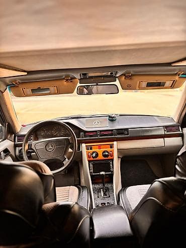 bmw e46 disk: Mercedes-Benz W124: 2 l | 1993 il Sedan — 2