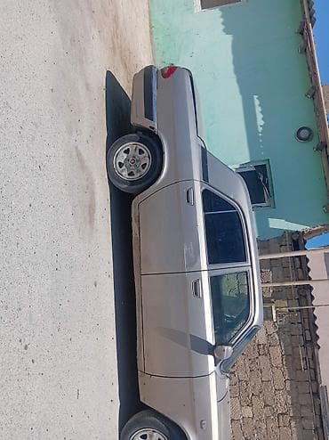 afdomobil: GAZ Volga 3110 sedan - Kuzov: 4 qapılı sedan, bej rəng - Mühərrik — 1