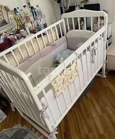 Oğlan və qız üçün, Dördbucaq, Beşik, Dəst ilə, Matras ilə, Yellənmə mexanizmsiz
