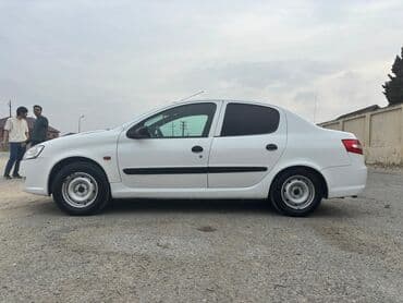 фольксваген поло новый кузов: Ağ rəngli sedan avtomobil Xüsusiyyətlər: - Kuzov: 4 qapılı sedan, ağ — 7