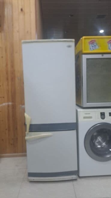 İkiqapılı soyuducu - Üst hissə: geniş soyutma bölməsi, tənzimlənən 3