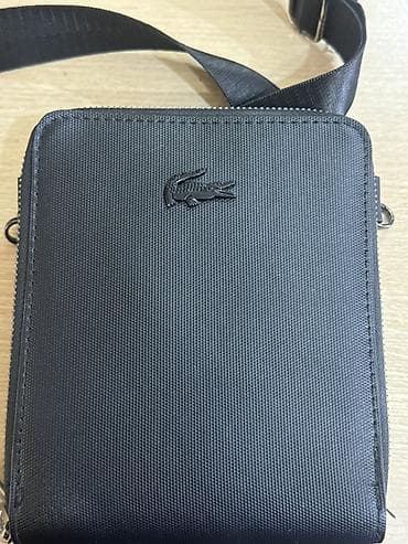 Lacoste brendinin kompakta çiyin/çapraz çantası - Rəng: qara -