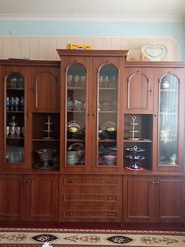 bağ üçün stol stul: Klassik üslubda iri vitrinli-credensa tipli qonaq otağı mebeli. - — 1