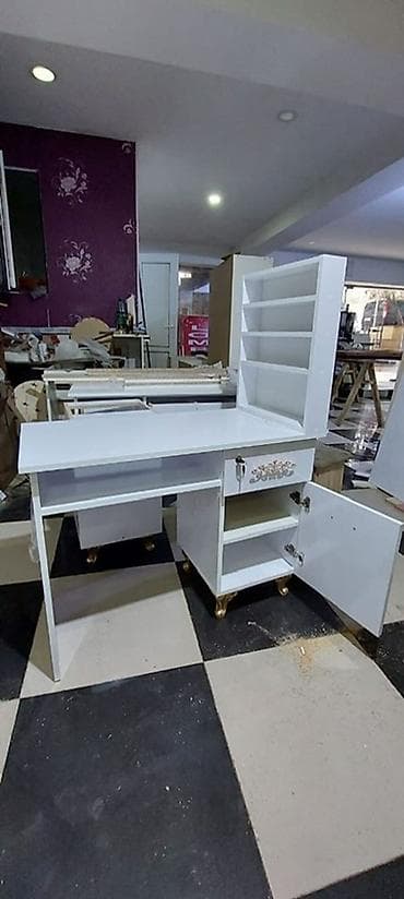 Ağ rəngdə çoxfunksiyalı iş/yorğan masası Yenidir - Geniş iş səthi