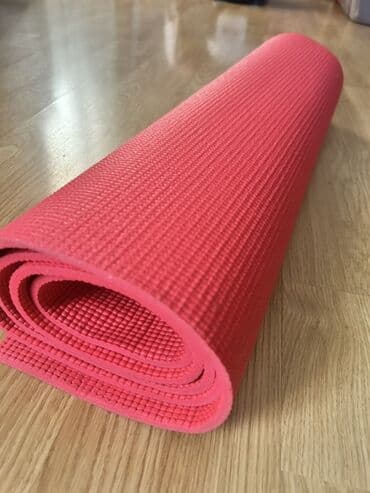 Qırmızı yoga/fitness xalçası Xalca asanlıqla bükülür, yüngül və