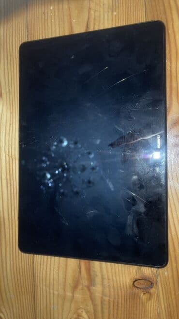 huawei planset: Huawei planşet - Brend: Huawei (loqo çərçivədə görünür) - Korpus — 1