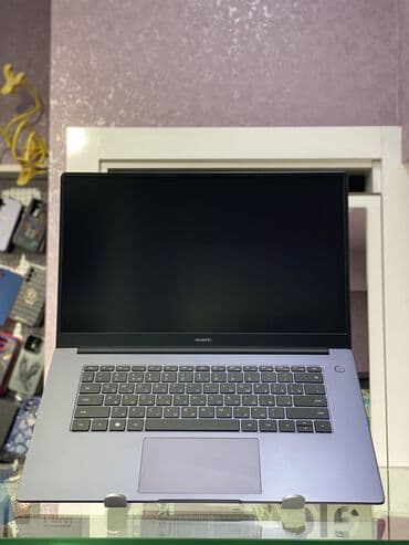 Intel Core i5, 16 GB, 15.6 "