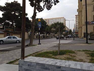 ist petrol tbilisi prospekti: Bakıxanov qəsəbəsidə,Sülh küçəsində,əsas yolun kənarında,sahəsi 85kv — 7