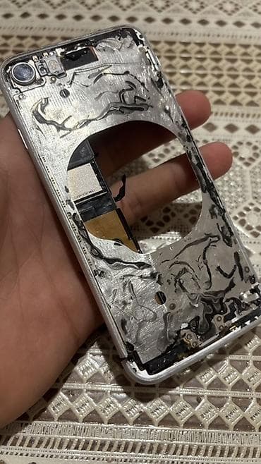 samsung j 51: İphone 8 i clodu yoxdur plata tam işləkdir — 2