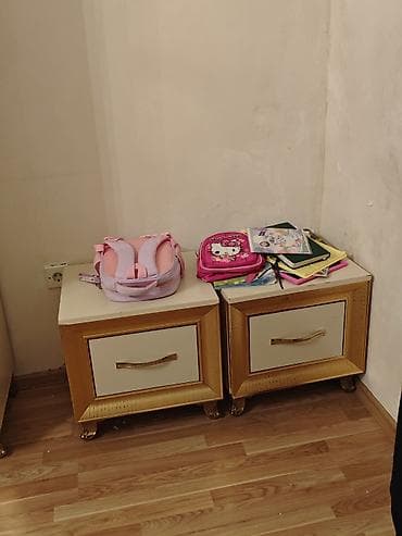 acar desleri: Qızılı çərçivəli qonaq otağı mebel dəsti Dəst tərkibi: - 2 ədəd — 1