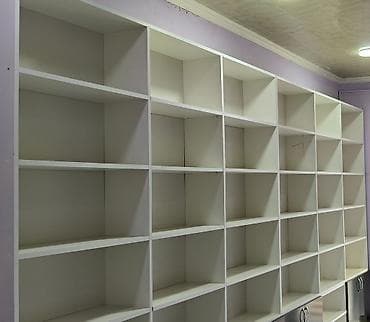 Оборудование для производства: Mağaza vitrinləri satılır Mebeldi 3 ədəddir 2si bitişikdi ölçü birinin — 3