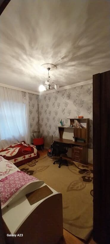 Kirayə evlər: Satılır: həyət evi - Geniş, hasarlı həyət: dəmir darvaza, betonlanmış — 14