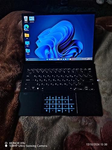 ipad mini 2: ASUS Zenbook ultrabook - Zərif, yüngül və nazik gövdə, metalik gümüş — 1