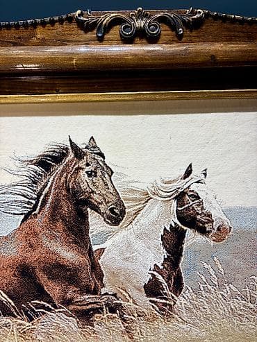 İdman və hobbi: Dəbdəbəli çərçivədə xalça tablo "Qaçan Atlar" (120x70 sm) Qiymət: 180 — 4