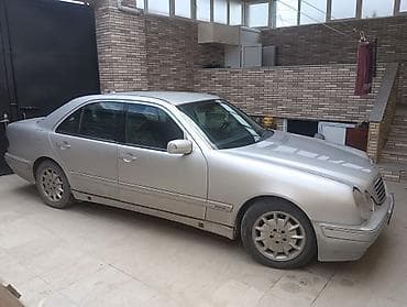 bmw x6 30d xdrive: Mercedes-Benz E-Class: 2.1 l | 2000 il Sedan — 6