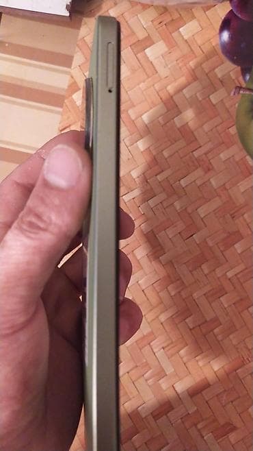 iphone pro max: Redmi smartfon – yaşıl rəng, arxa tərəfi teksturalı örtük.bir tək — 1