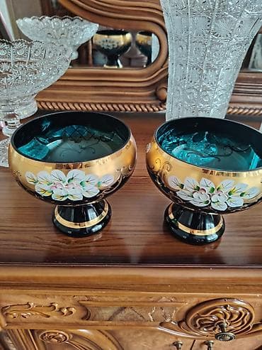 İki ədəd dekorativ qədəh-kasa (stolüstü qab) dəsti.cutu 30 azn -