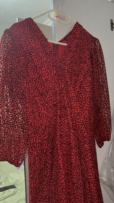 tiqrovu donlar: Qırmızı rəngli, xırda qara naxışlı qadın donu. - Model: V-yaqlı — 3