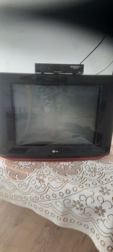 подставка для телевизора lg: İşlənmiş Televizor LG LCD 32" 4K (3840x2160), Ünvandan götürmə — 1