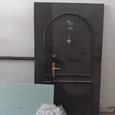 Metal giriş qapısı - Material: qalın polad/metal konstruksiya - Rəng