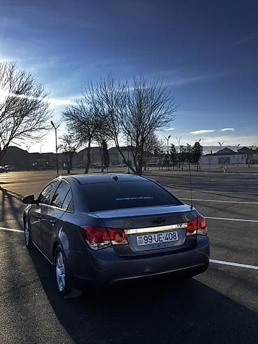 qolf car: Chevrolet Cruze sedan - Kuzov: 4 qapılı sedan, tünd boz rəng - — 4
