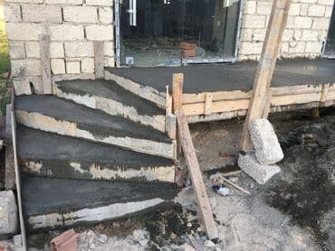 ikinci əl seyf qapi: Betondan pillekenler. Baslanqic ve son pillelere lazerle kod verib — 11