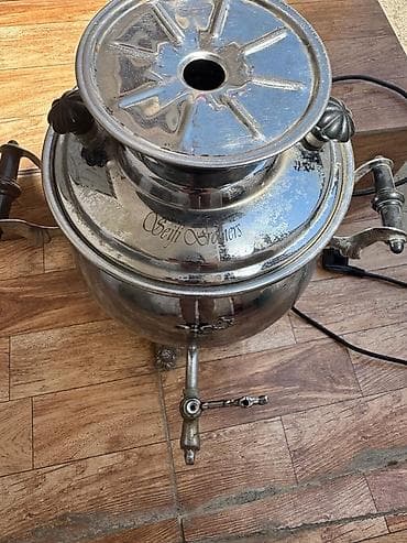samovar sederek: Elektrik samovar – metal gövdəli, klassik dizayn. - Brend yazısı — 2