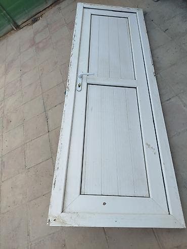 gencede qapi: PVC qapı – ağ rəngdə, klassik dizayn. Xüsusiyyətlər: - Material — 1