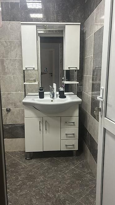 hamam polka: Hamam üçün lavabo mebeli və güzgü şkafı dəsti - Rəng: ağ - Üst hissə — 1