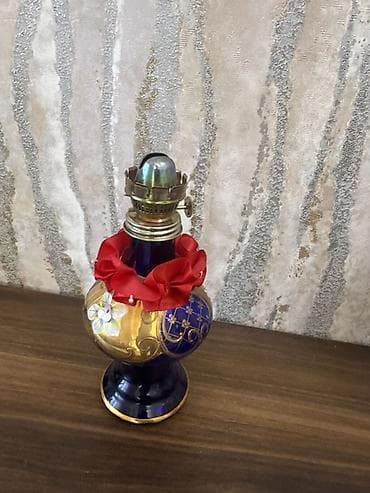 antika: Dekorativ şüşə neft lampası - Material: kobalt-mavi rəngli şüşə — 1