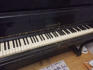 ucuz monitor: Upright piano – klassik qara rəngli korpus, parlaq lak örtüklü. Şaquli — 3