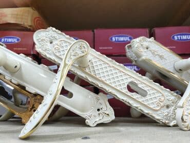 qapı desteyi: Klassik dizaynlı qapı tutacaqları və zamok üçün üzlüklər - Rəng — 1