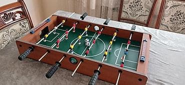 Stolüstü mini futbol (foosball) oyunu - Kompakt ölçülü, stolun üstünə
