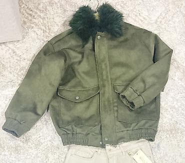 Zeytun-yaşıl rəngdə isti qış kurtkası. - Möhkəm, yumşaq parça; iç