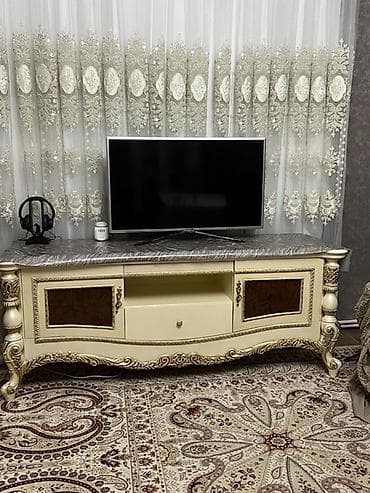 tek kravat islenmis: Комод, Стол и стулья, ТВ подставка — 6